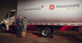 Hino surprend le Fanshawe College avec les clés d’un camion