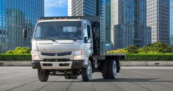 Fuso commence la fabrication d’un camion de classe 5 à essence
