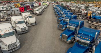 Les prix des camions usagés dégringolent, disent JD Power et ACT