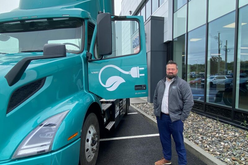 Le Volvo VNR Electric disponible pour essais routiers chez Paré Centre du camion (Vidéo) article image