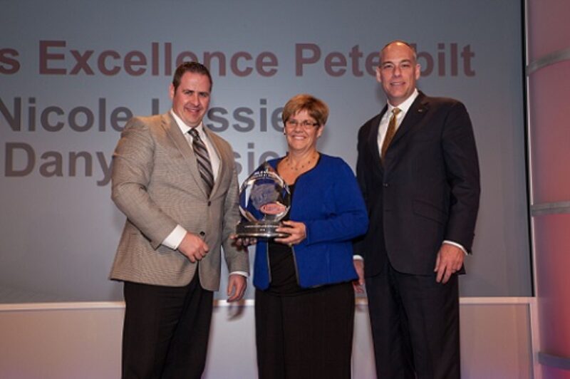 Camions Excellence Peterbilt nommé concessionnaire de moteurs PACCAR MX de l’année article image