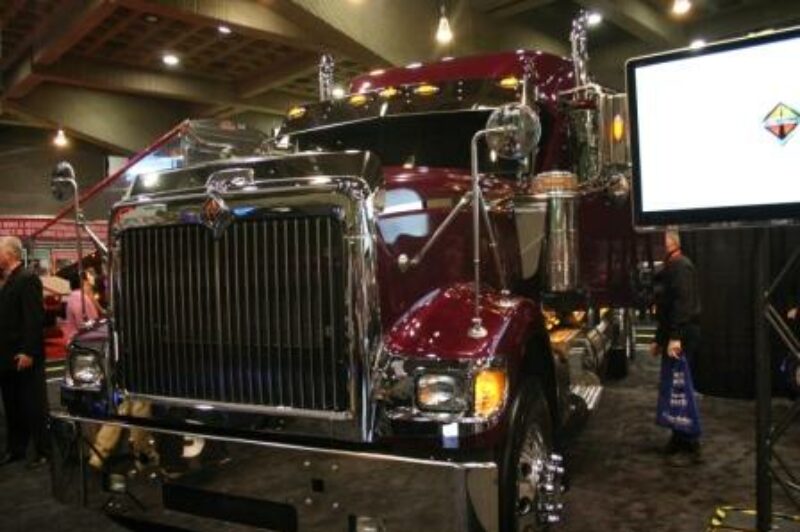 FLASH EXPOCAM: Navistar relance ses modèles 9900i et PayStar et les offre avec le moteur Cummins ISX article image