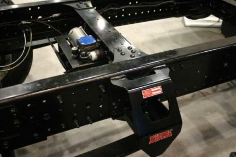 FLASH EXPOCAM: Hino présente son modèle 195 à suspension pneumatique article image