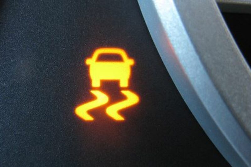 Contrôle électronique de stabilité obligatoire pour les nouveaux camions au Canada article image