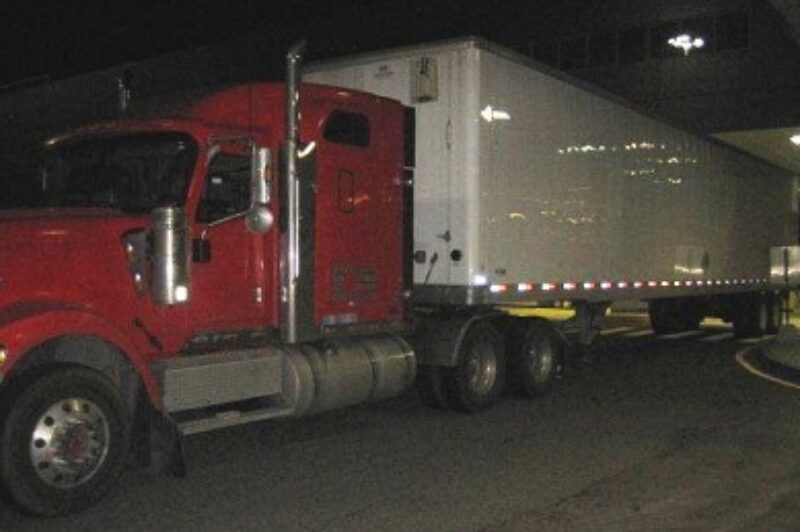 Des accusations sont déposées contre deux camionneurs et une entreprise article image