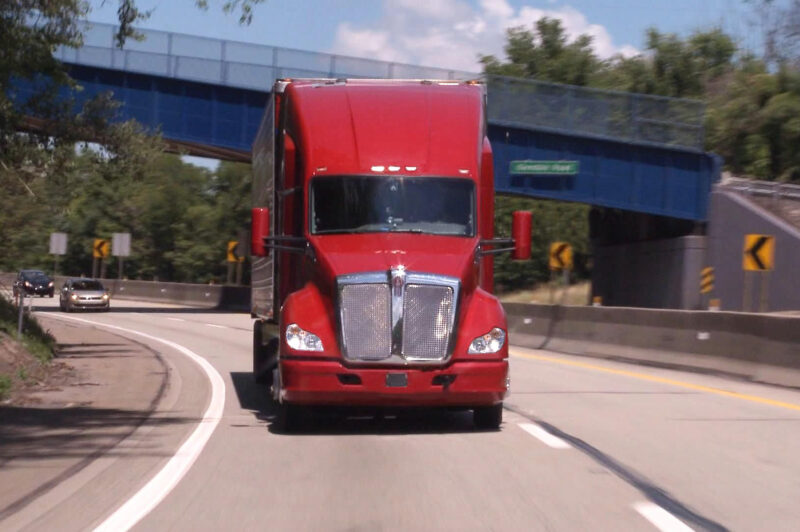 Le Wingman Fusion de Bendix en équipement de série sur les Kenworth T680 article image