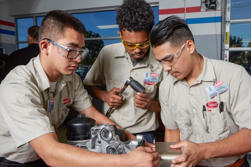 50e cohorte de finissants du Peterbilt Technician Institute article image