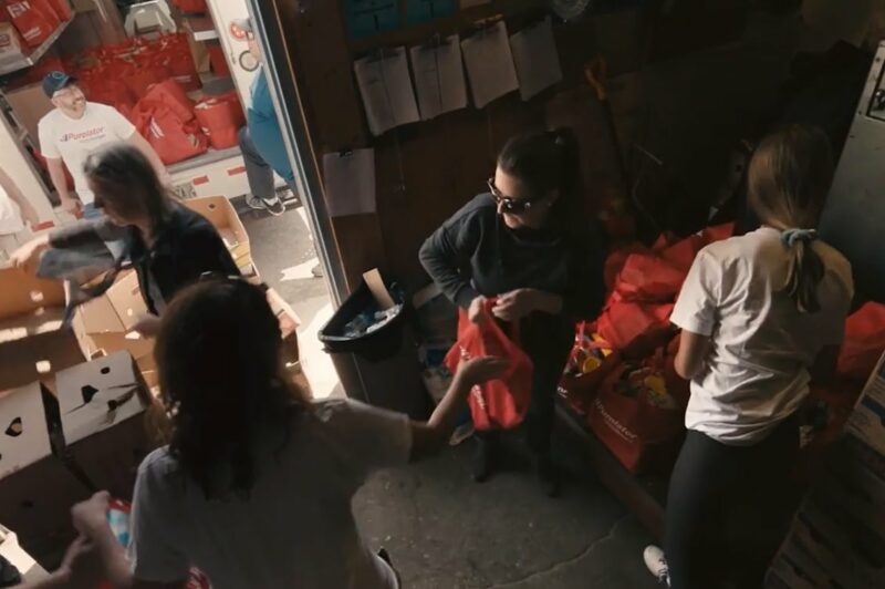 Purolator lutte contre la faim, une pierre de curling à la fois article image