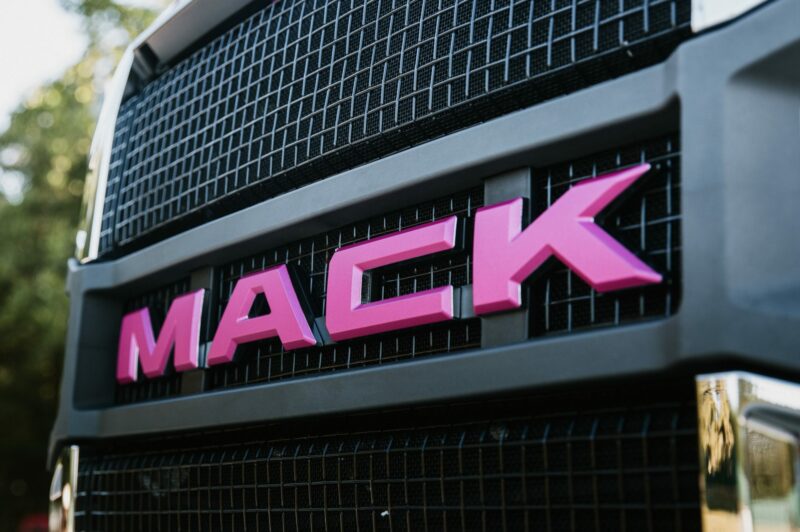 Mack et la sensibilisation au cancer du sein article image
