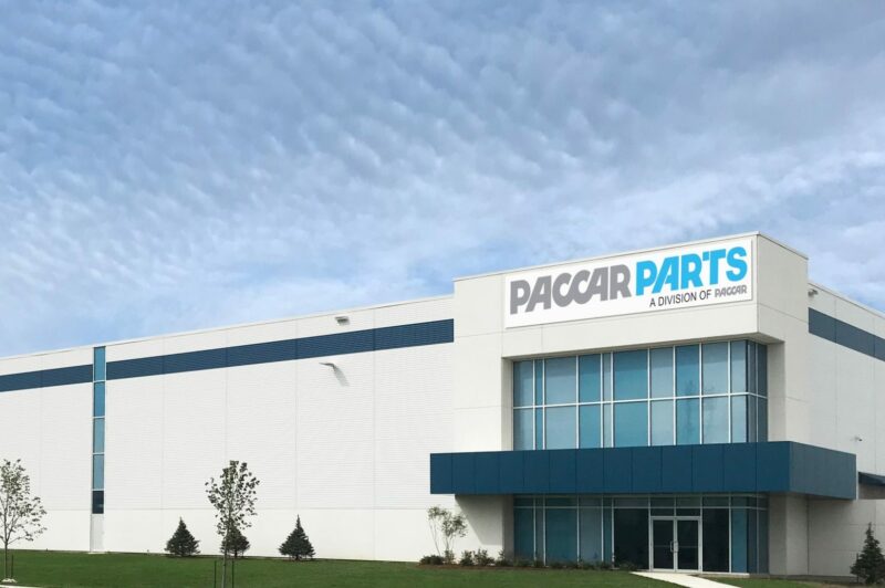 Enthousiasme face au nouveau centre de distribution de pièces de Paccar article image