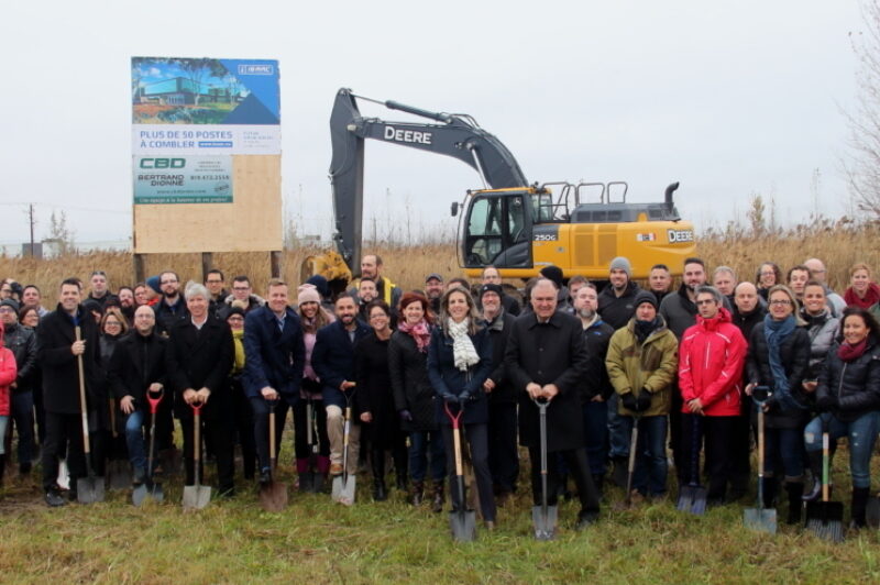 ISAAC Instruments : Première pelletée de terre au siège social de St-Bruno article image