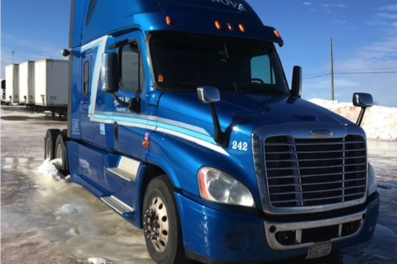 Camions et remorques de Terra Nova Transport mis aux enchères article image
