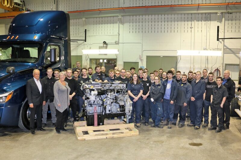 Don d’un moteur de camion-remorque au Pavillon-de-l’Avenir article image