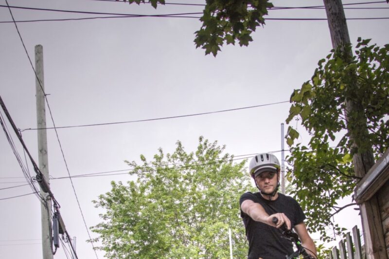 Un jeune entrepreneur ajoute le vélo dans la chaîne logistique urbaine article image