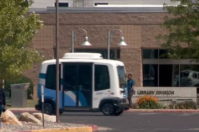 Un passager d’une navette autonome est blessé après un arrêt soudain article image