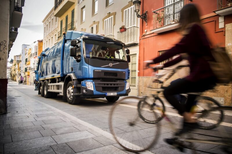 Le fédéral veut que les véhicules commerciaux détectent piétons et cyclistes article image