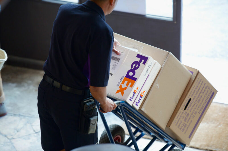 FedEx cesse ses livraisons routières pour Amazon article image