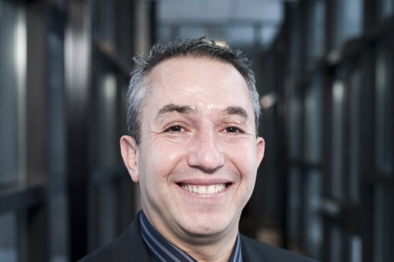 Batteries de véhicules électriques : Prix scientifique du gouvernement accordé à un chercheur d’Hydro-Québec article image