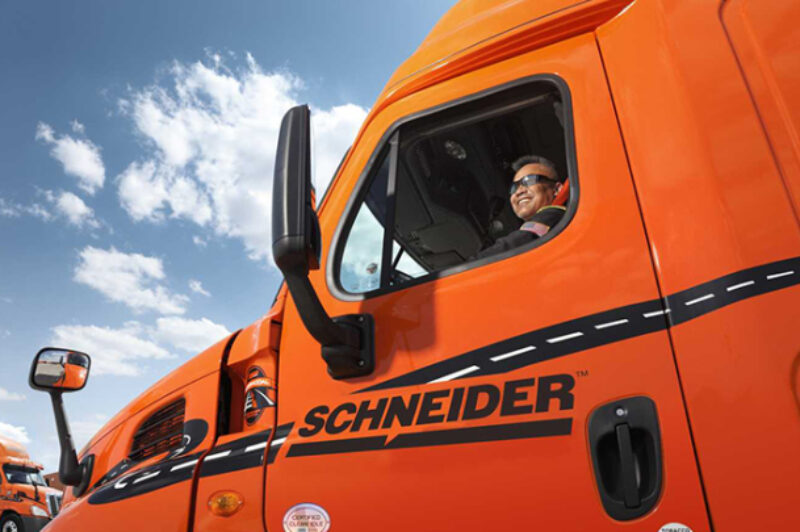 Un transporteur du Wisconsin donne des camions pour attirer de nouveaux talents article image