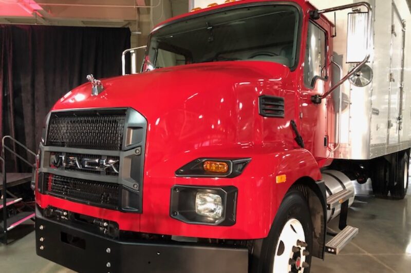 Mack revient dans le marché des poids moyens article image