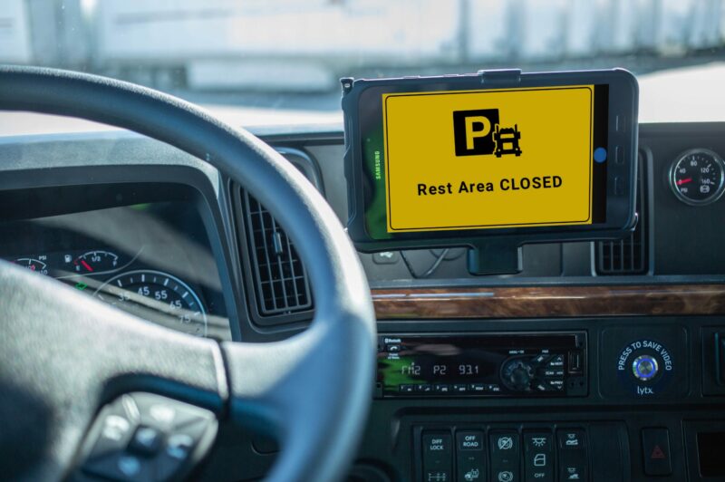 Les Métallos veulent plus de salles de bains pour les chauffeurs article image
