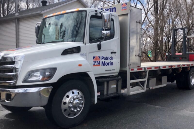 Les camions prennent la route pour la réouverture de la construction résidentielle article image