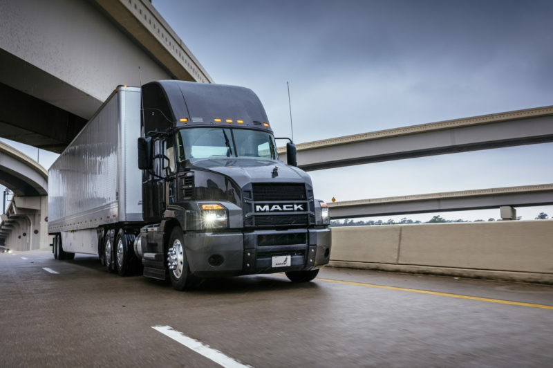Cabine de ville Mack certifiée SmartWay article image