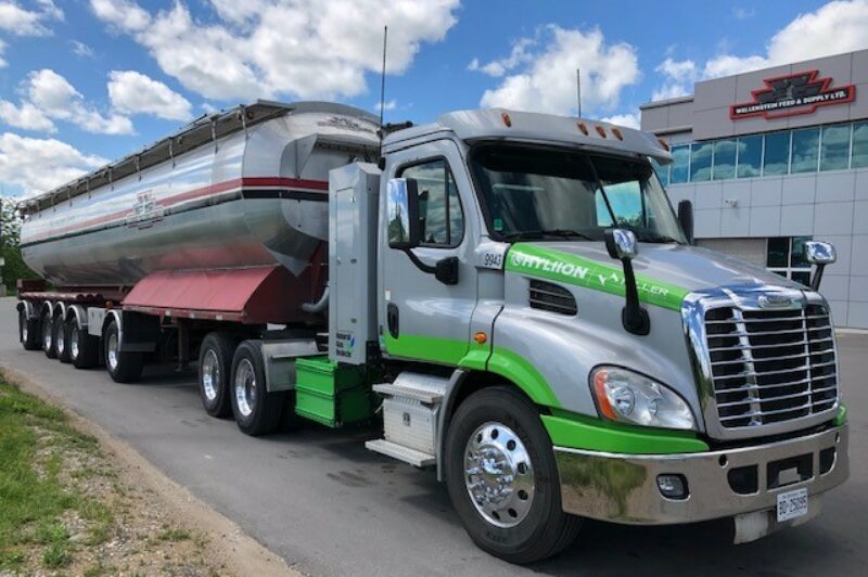 Le premier camion hybride combinant gaz naturel et électricité en démonstration au Canada article image