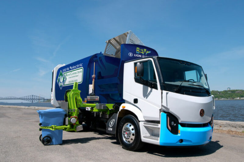 Lion vend ses premiers camions de collecte des matières résiduelles tout électriques à Waste Connections article image