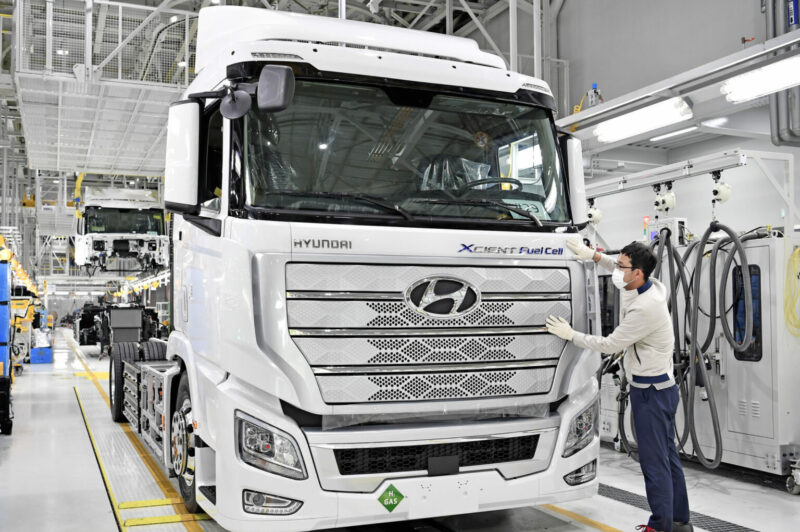 Hyundai livrera les premiers camions lourds à pile à combustible article image