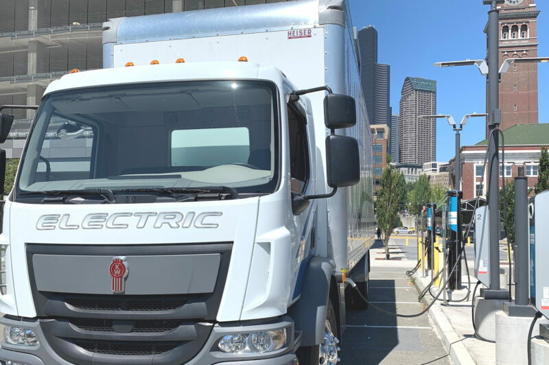 Kenworth prend les commandes pour ses camions électriques de classes 6 et 7 article image