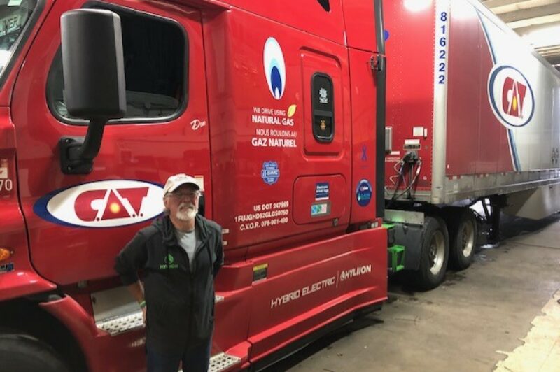 C.A.T. met en service un tracteur au GNC équipé d'un essieu électrique Hyliion article image