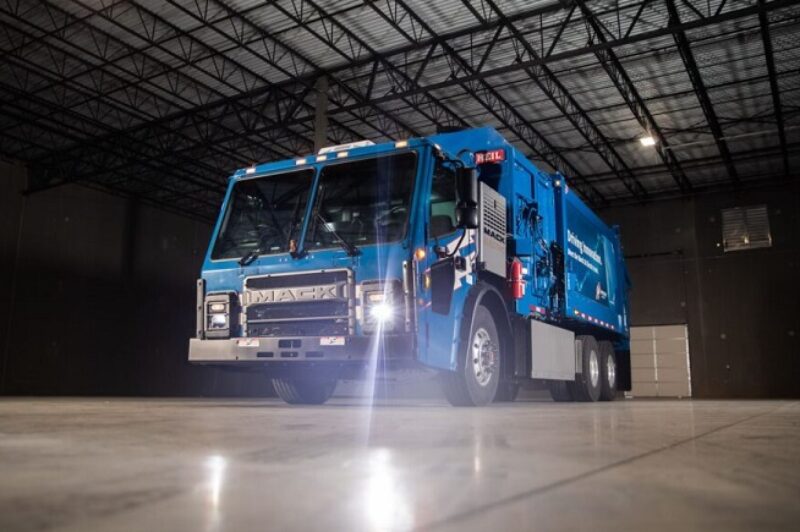 Republic Services prend possession d’un premier camion à ordures électrique article image