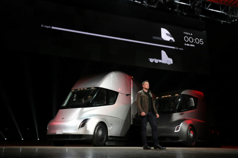 Tesla Semi : Elon Musk promet qu’il sera disponible d’ici la fin de l’année et invoque une pénurie d’éléments pour justifier le retard article image