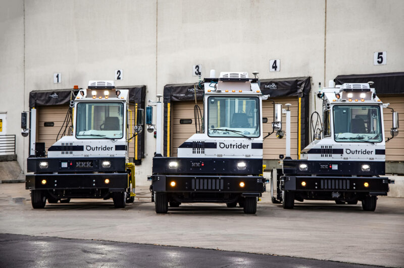Accord commercial pour des tracteurs de manœuvre électriques et autonomes article image