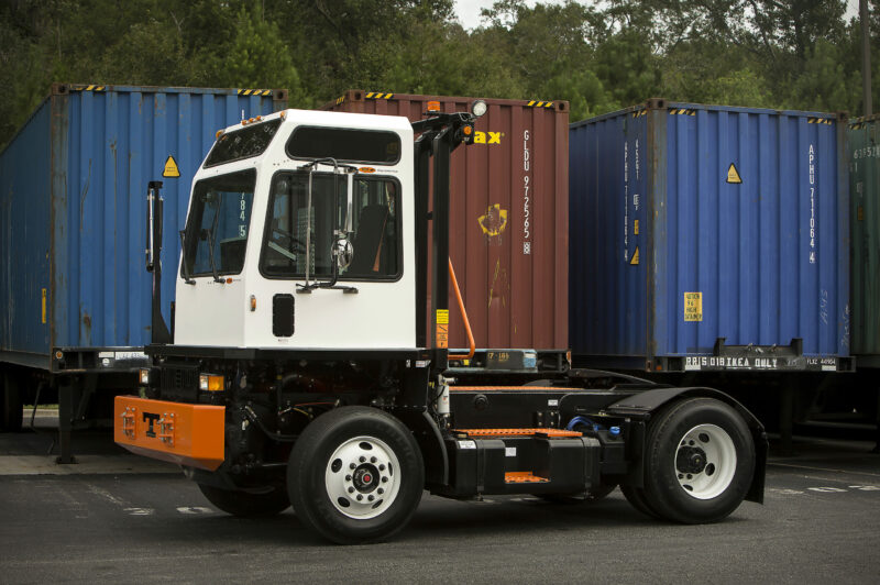 Cummins et Volvo Penta s’allient à TICO pour des tracteurs de manœuvre électriques article image