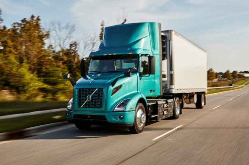 Plus de formation pour les mécanos de Volvo et Mack électriques article image