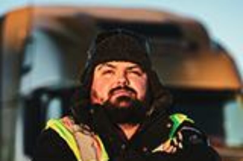 Deux camionneurs québécois nommés Anges de la route par la TCA article image