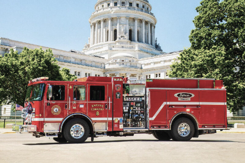 Camion de pompiers hybride électrique signé Oshkosh article image