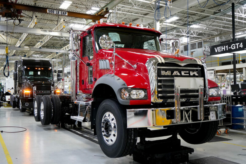 Production de camions en baisse en juillet – Des semi-conducteurs de poids moyens transférés dans des poids lourds, rapporte ACT article image