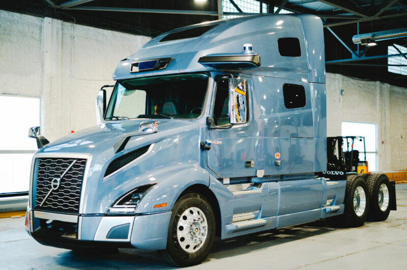 Partenariat entre Volvo et Aurora pour tester des VNL autonomes article image