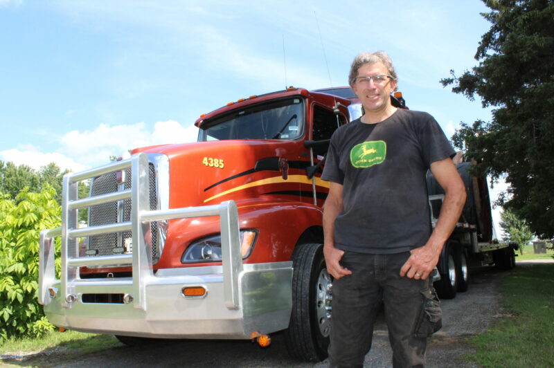 Pierre Robitaille : entrepreneur et camionneur article image