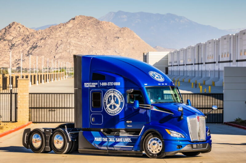 Un Kenworth T680 aux enchère pour lutter contre la traite de personnes article image