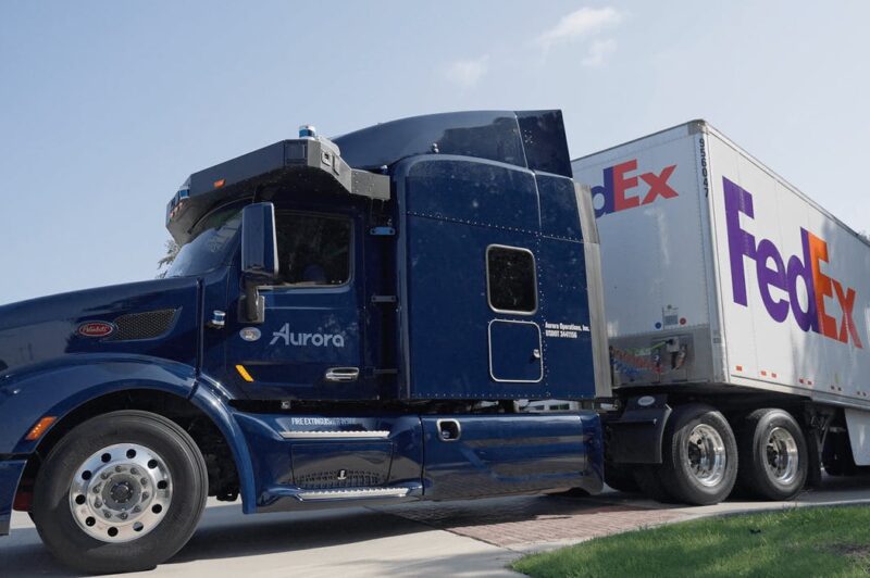 Des Peterbilt autonomes transportent des cargaisons FedEx au Texas article image
