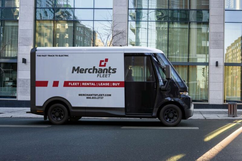 Malgré les réticences de Biden, une flotte des États-Unis commande 18 000 fourgons électriques BrightDrop fabriqués au Canada article image