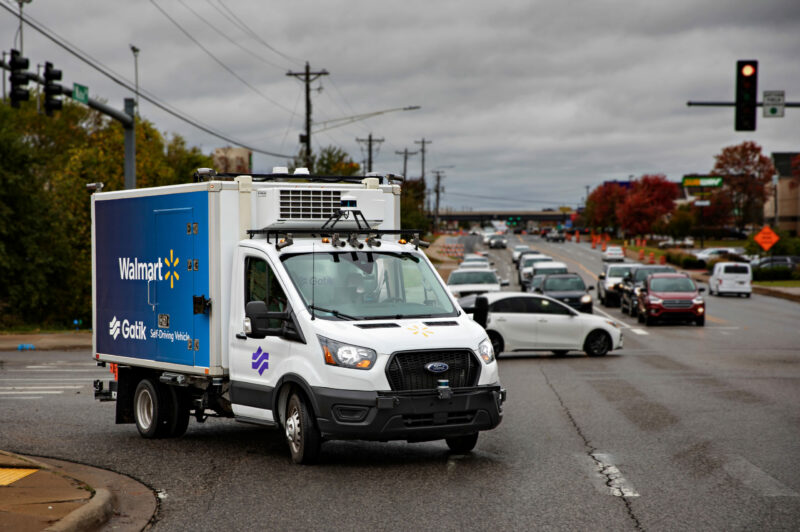 Walmart et Gatik font de la livraison autonome sans chauffeur de sûreté article image