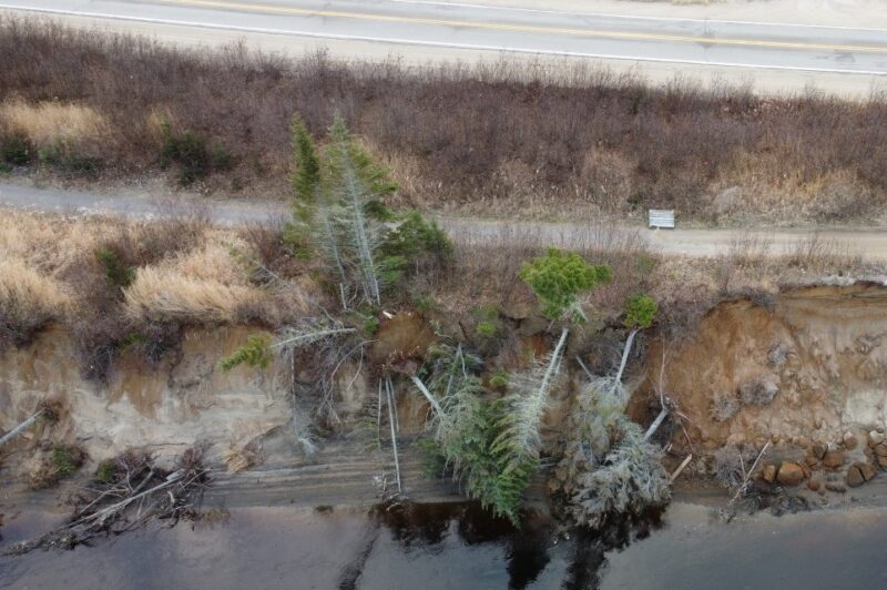 Stabilisation des berges de la rivière Mingan pour protéger la route 138 article image