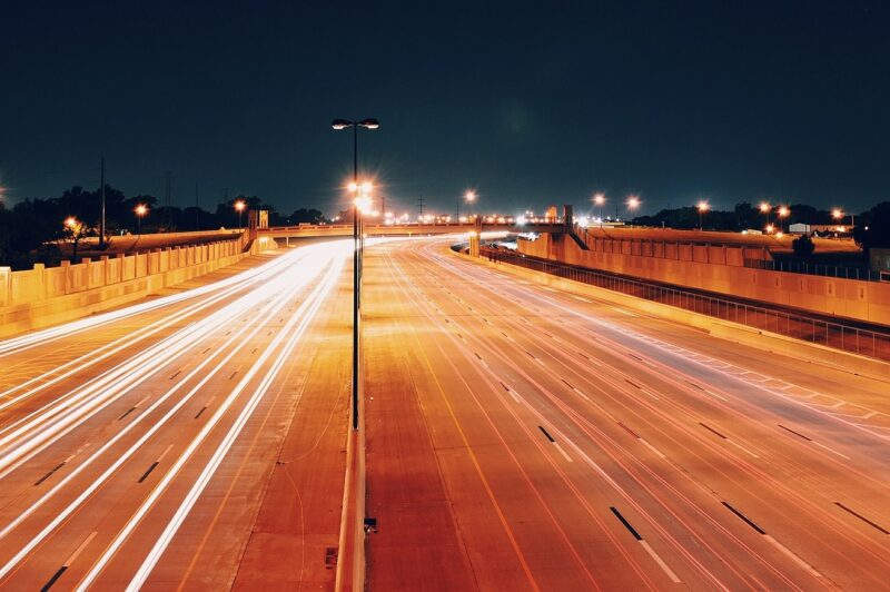 Québec investit dans un meilleur éclairage de son réseau routier article image