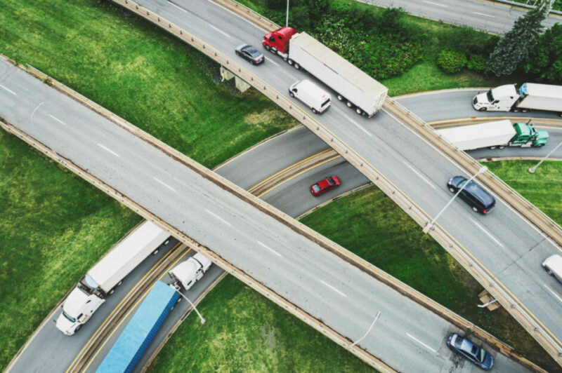 Les postes vacants atteignent des sommets chez les camionneurs canadiens article image