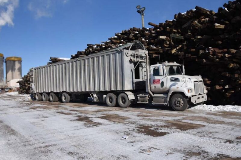 Rapport de la CNESST sur le décès d’un camionneur écrasé sous les roues de sa remorque article image
